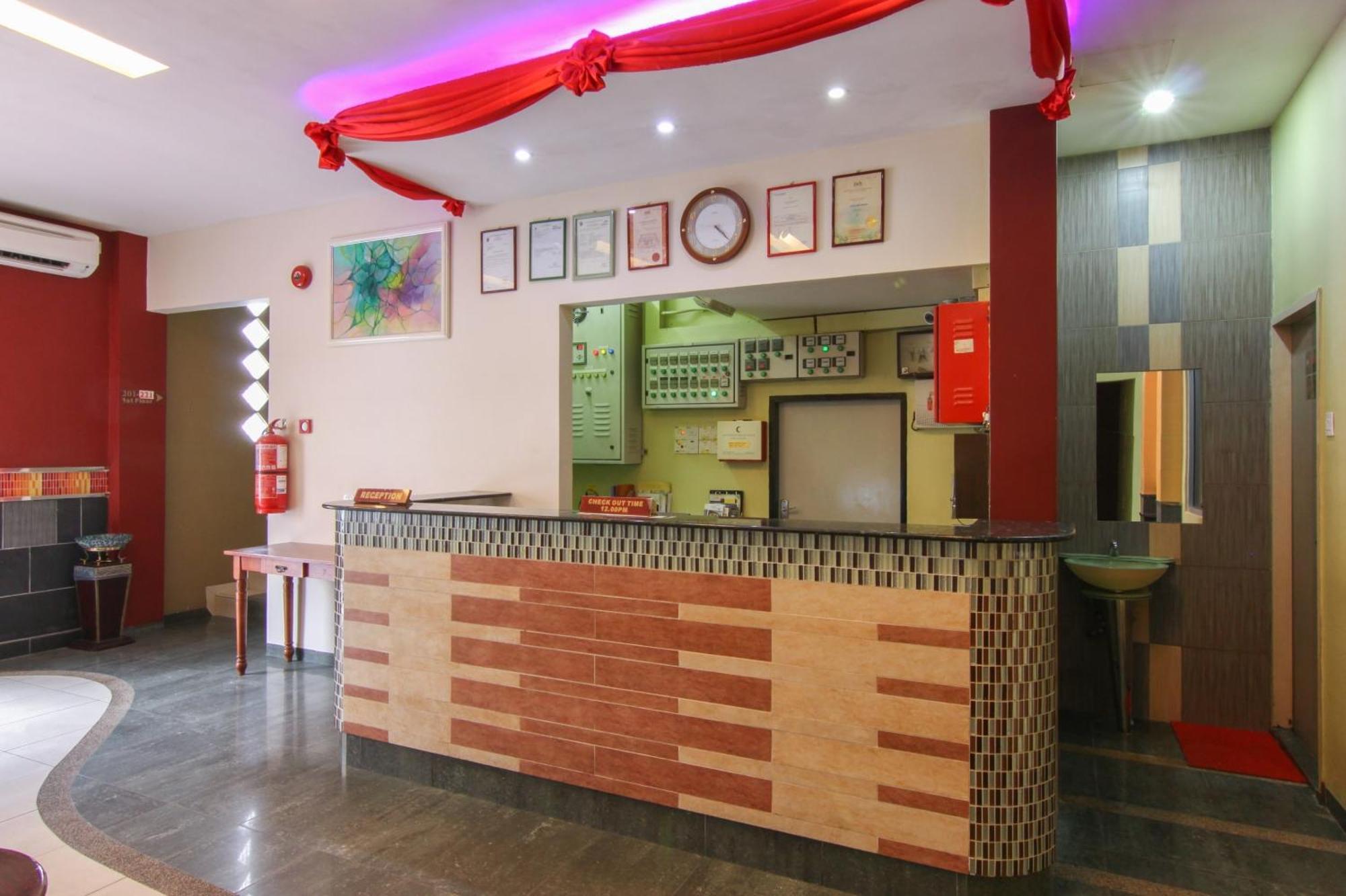 Super Oyo 43930 Hotel Esplanade Sandakan Bagian luar foto